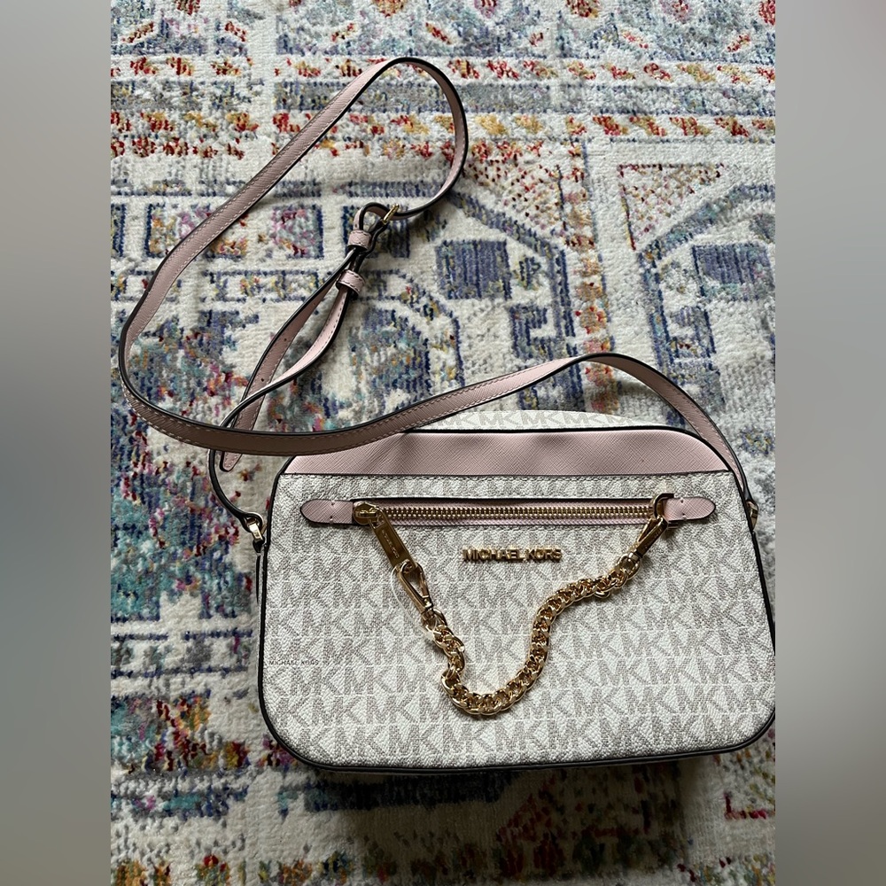 Brand new Michael Kors Outlet pink jet set large logo crossbody bag NWOT